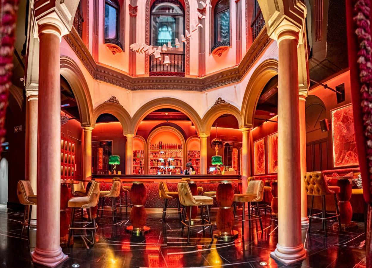 Hotel Lobby Seville Luaran gambar The bar at the nightclub