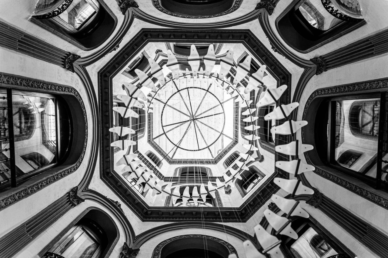 Hotel Lobby Seville Luaran gambar The central staircase