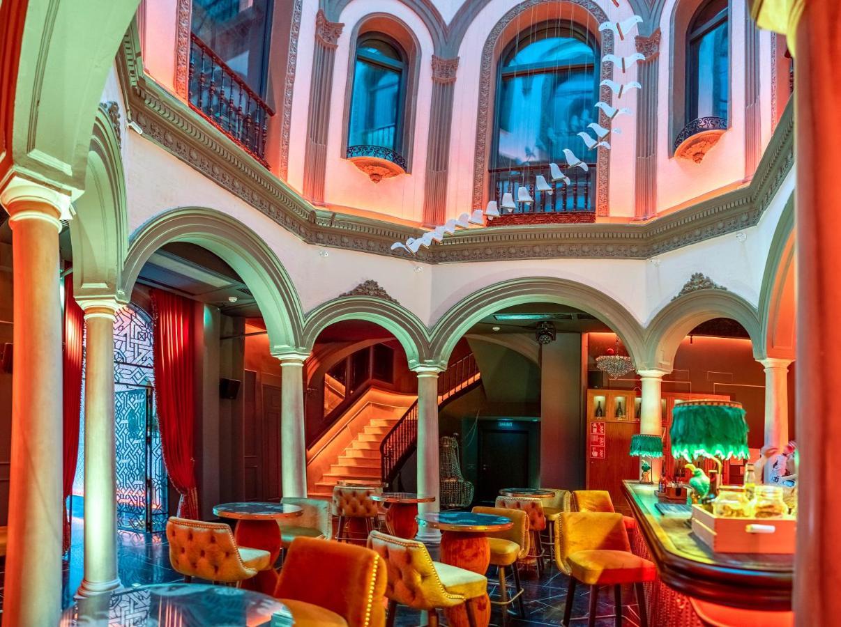 Hotel Lobby Seville Luaran gambar The interior of the nightclub