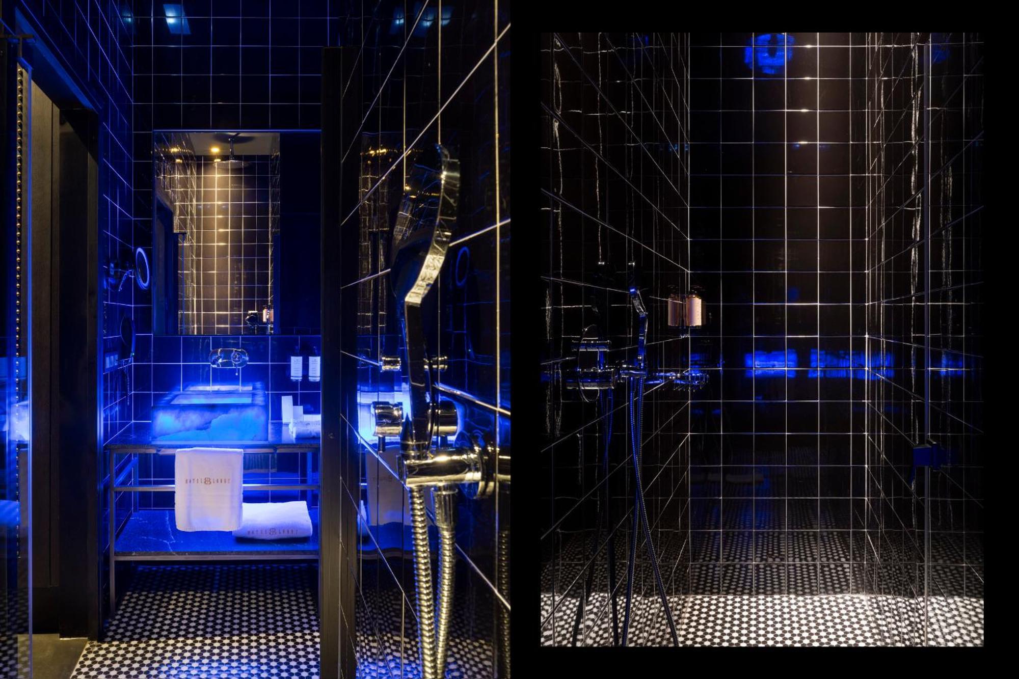 Hotel Lobby Seville Luaran gambar A shower