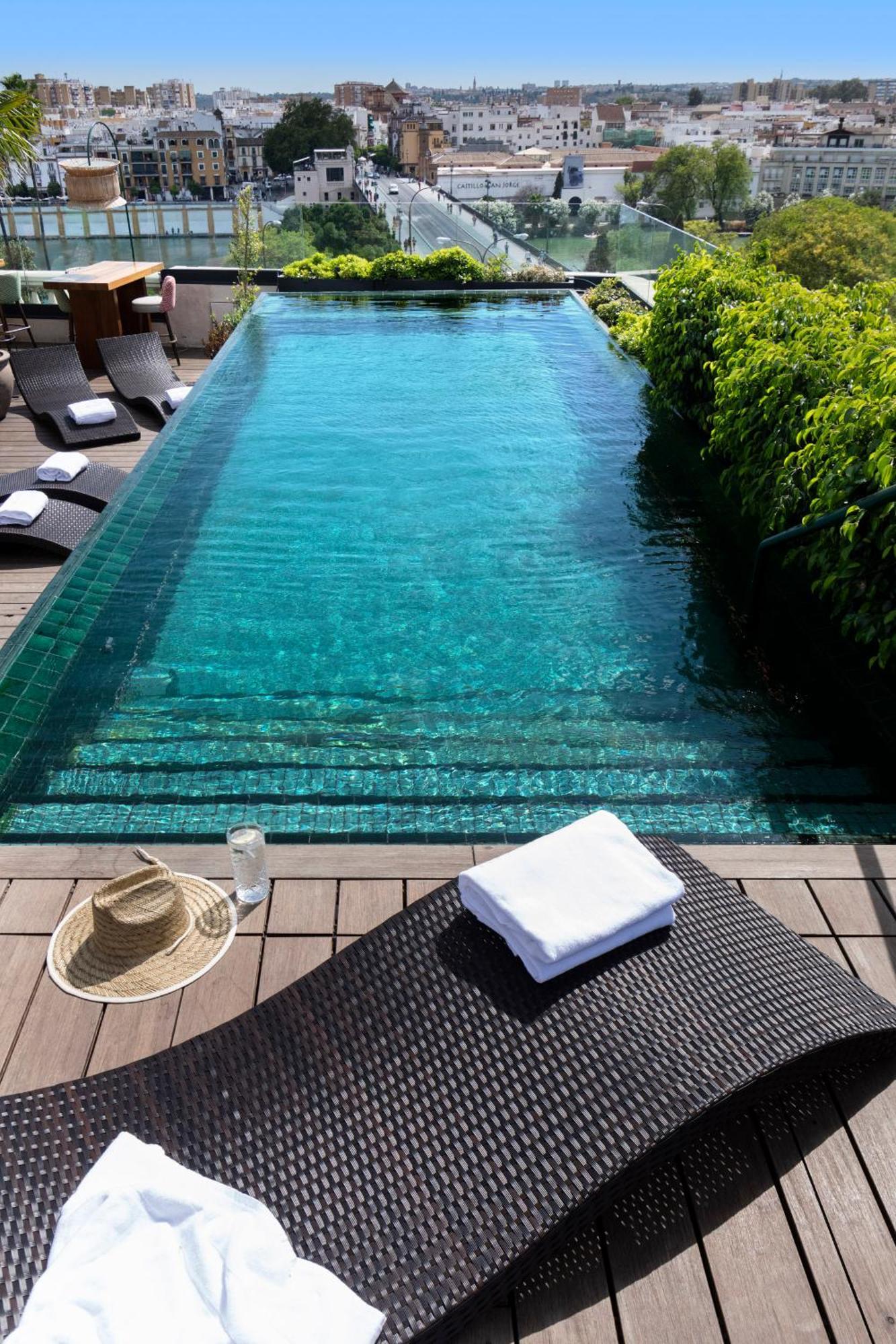 Hotel Lobby Seville Luaran gambar Infinity pool at the Mandarin Oriental, Bangkok