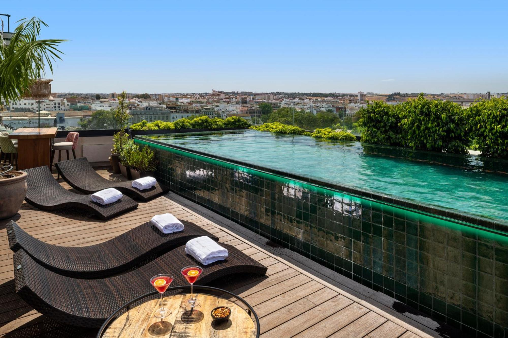 Hotel Lobby Seville Luaran gambar Rooftop pool