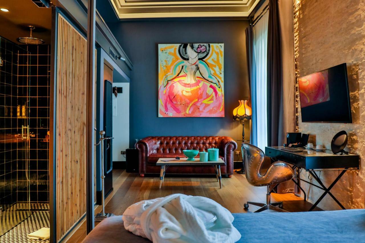 Hotel Lobby Seville Luaran gambar A room at the hotel