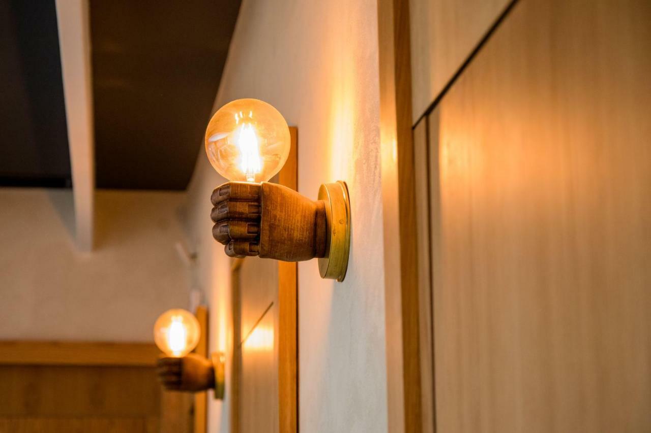 Hotel Lobby Seville Luaran gambar Wall lights